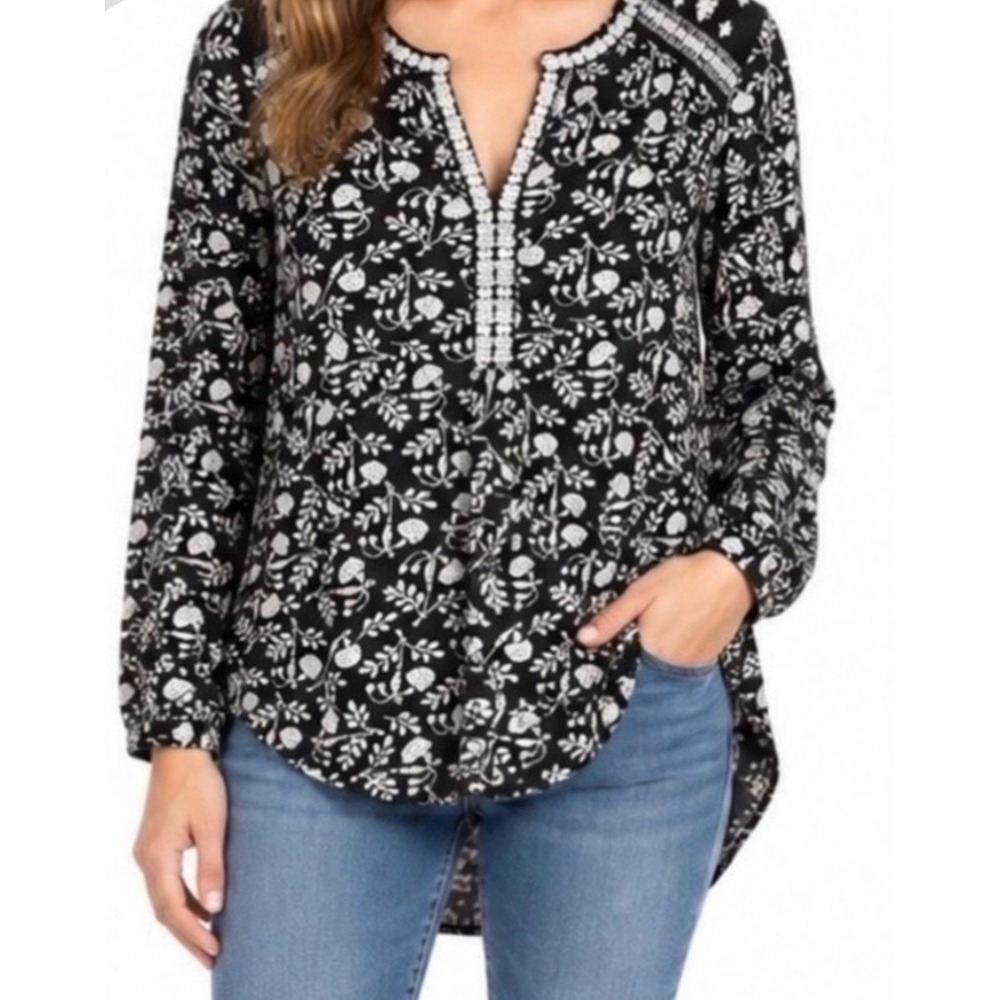 Lucky Brand Large Black White Floral Embroidered Split Neck Top Boho Cottagecore